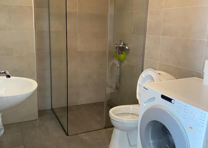 Cool With Free Parking Appartement