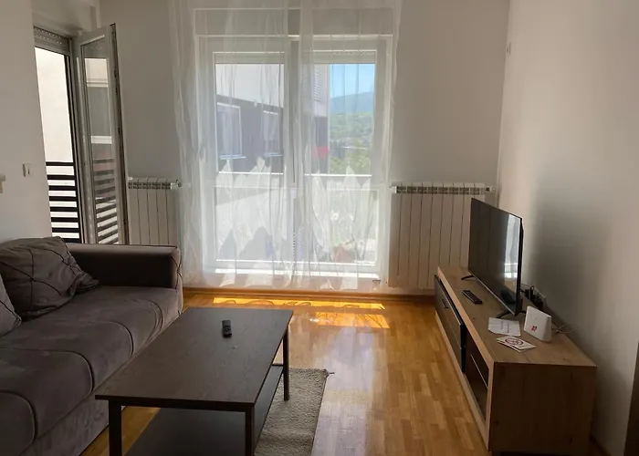 Cool With Free Parking *